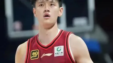 戴维斯誓要本赛季复出战场，团队挑战燃起归队斗志